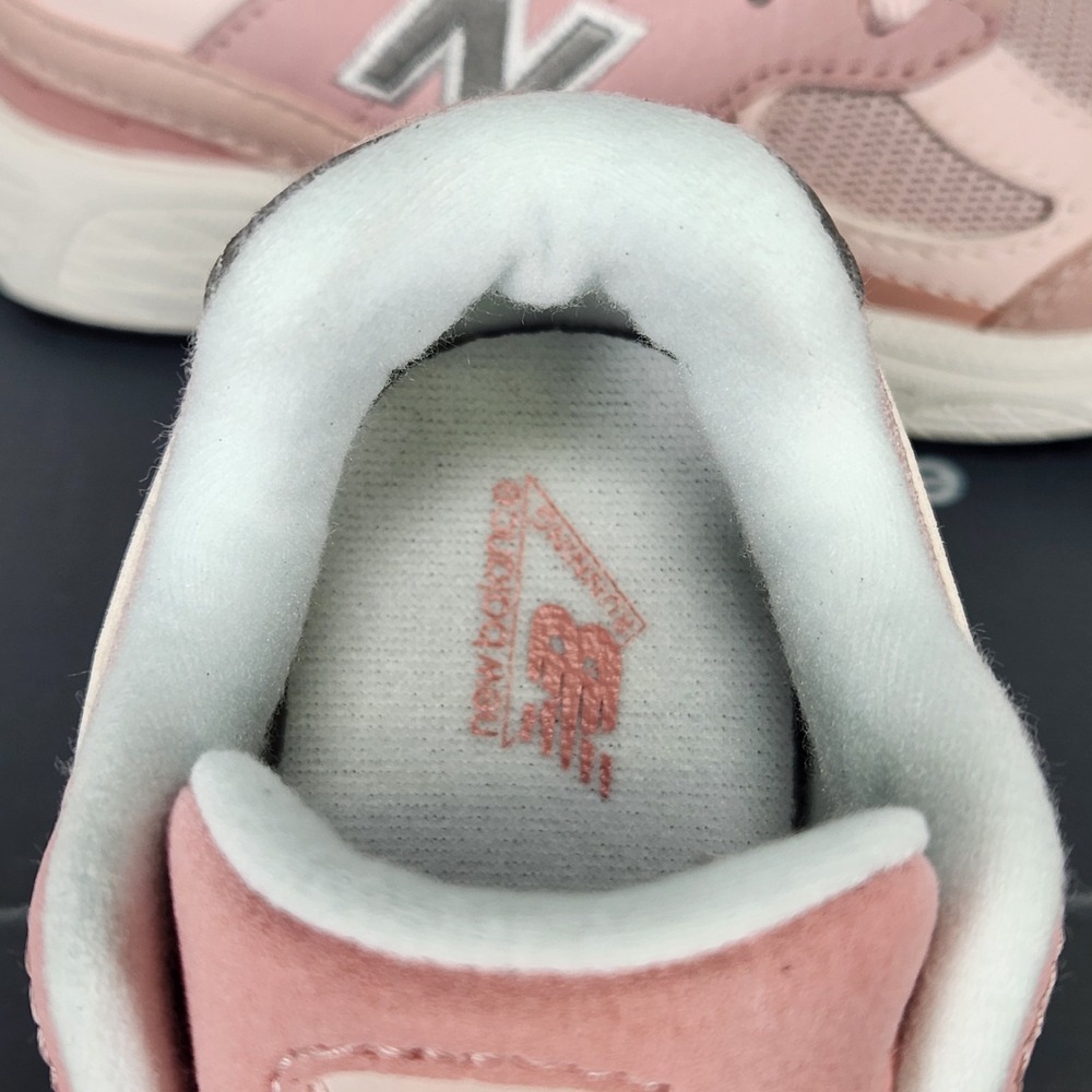 New Balance 2002R Sneaker Toddler Size 8 Pink IC2002SK Running Shoes - Picture 5 of 8